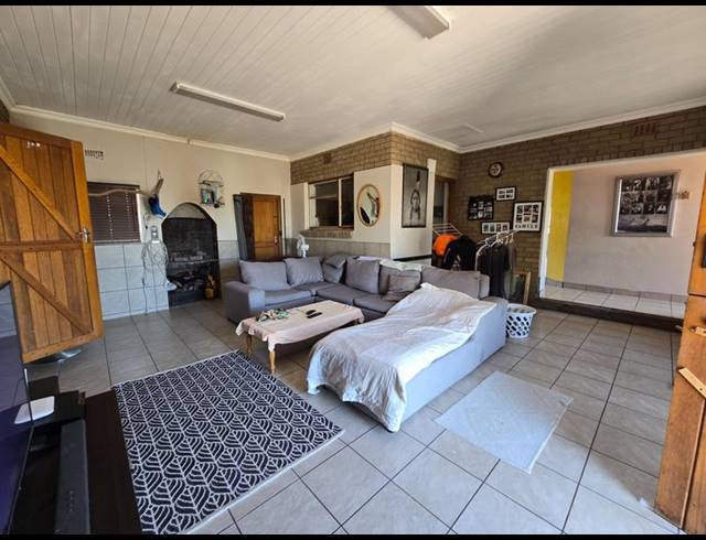 4 BEDROOM HOUSE FOR SALE IN SANDY POINT